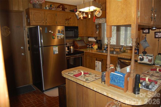 202 Knoll Circle, Newland, NC 28657