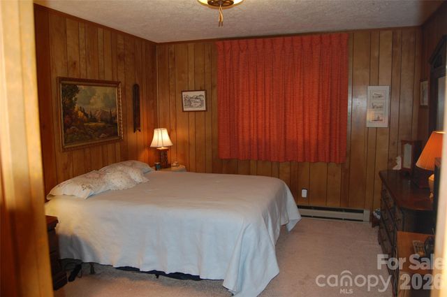 202 Knoll Circle, Newland, NC 28657