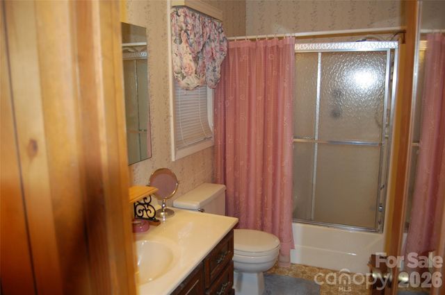 202 Knoll Circle, Newland, NC 28657