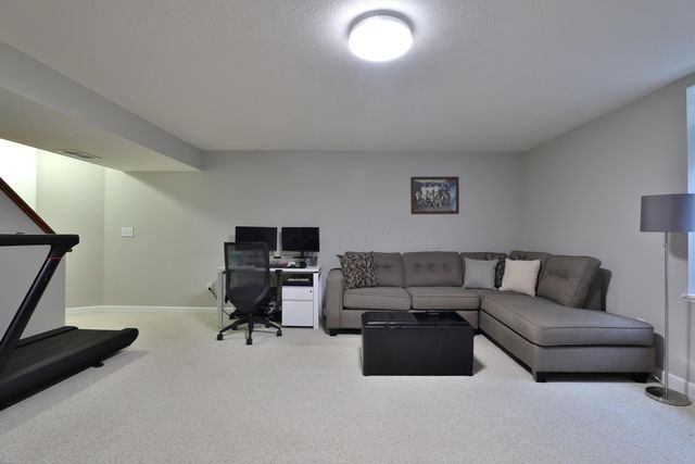 924 Chara Lane, Columbus, OH 43240
