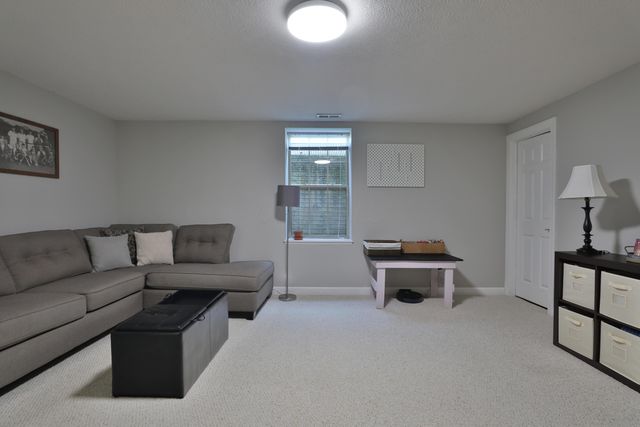 924 Chara Lane, Columbus, OH 43240