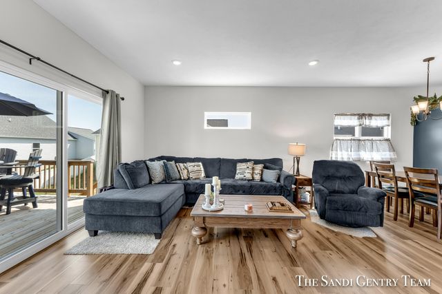 5996 N Bear Den Trail, Muskegon, MI 49444