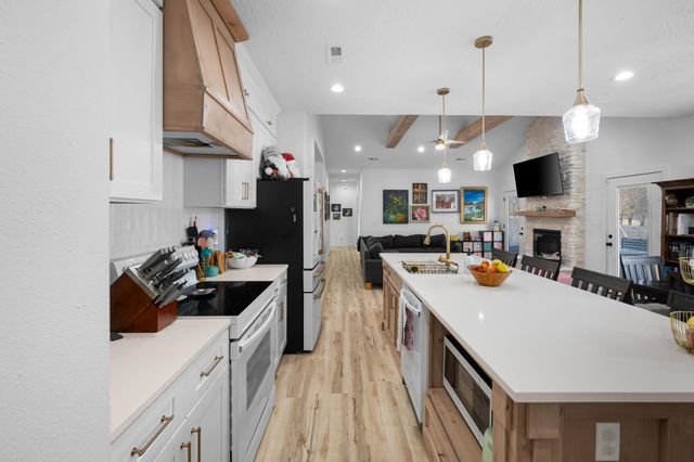 1481 W Jones Street, Bolivar, MO 65613