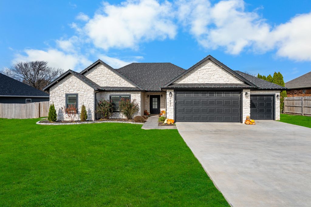 1481 W Jones Street, Bolivar, MO 65613