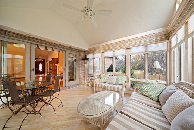 10 Heritage Ln, Saugus, MA 01906