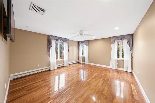 10 Heritage Ln, Saugus, MA 01906