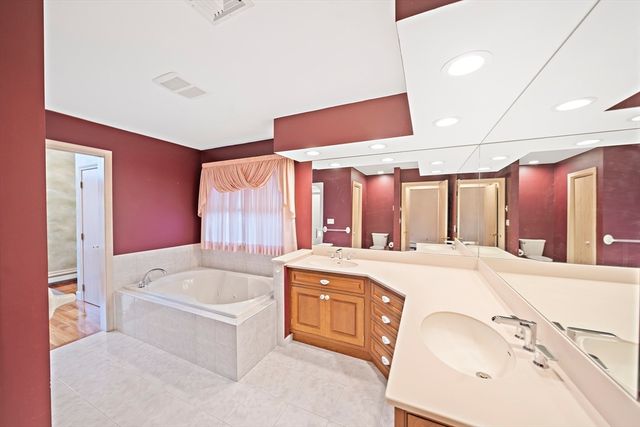 10 Heritage Ln, Saugus, MA 01906