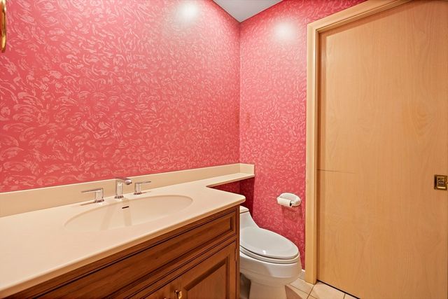 10 Heritage Ln, Saugus, MA 01906