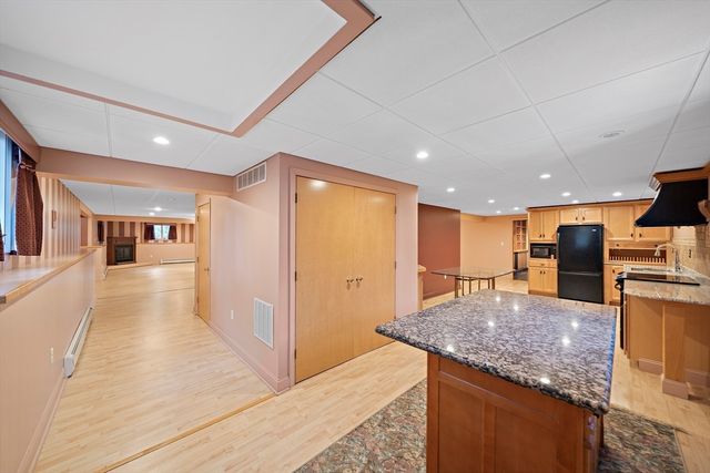 10 Heritage Ln, Saugus, MA 01906