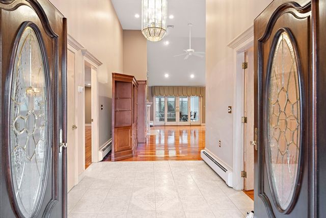 10 Heritage Ln, Saugus, MA 01906