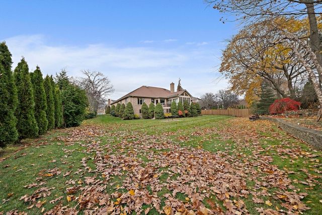 10 Heritage Ln, Saugus, MA 01906