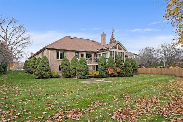 10 Heritage Ln, Saugus, MA 01906