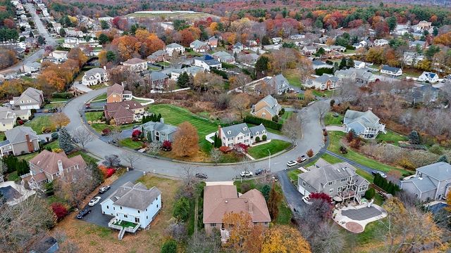 10 Heritage Ln, Saugus, MA 01906