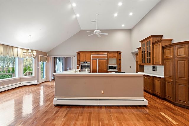 10 Heritage Ln, Saugus, MA 01906