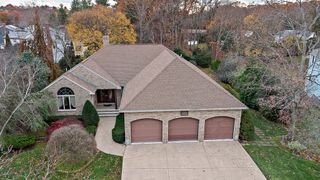 10 Heritage Ln, Saugus, MA 01906