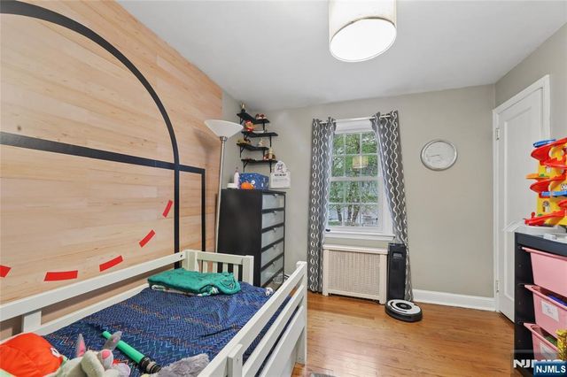 24 N Crest Drive, Cresskill, NJ 07626