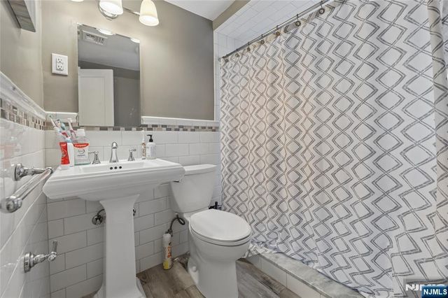 24 N Crest Drive, Cresskill, NJ 07626