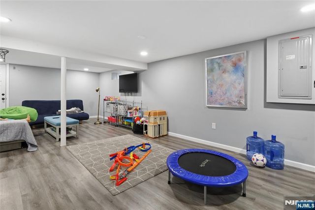 24 N Crest Drive, Cresskill, NJ 07626