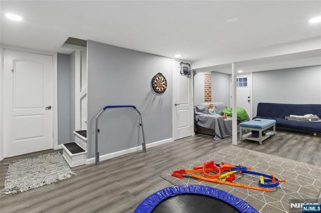 24 N Crest Drive, Cresskill, NJ 07626