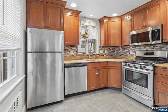 24 N Crest Drive, Cresskill, NJ 07626