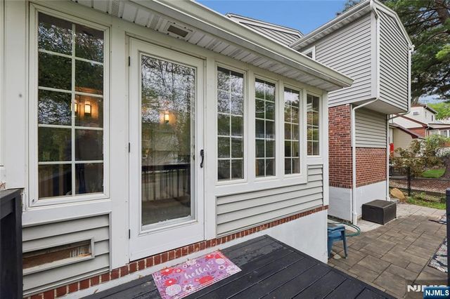 24 N Crest Drive, Cresskill, NJ 07626