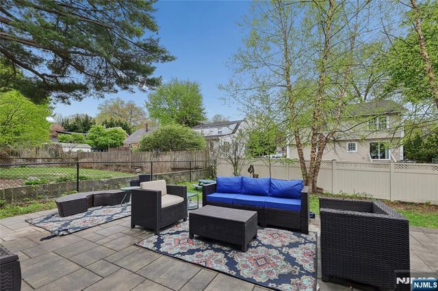 24 N Crest Drive, Cresskill, NJ 07626
