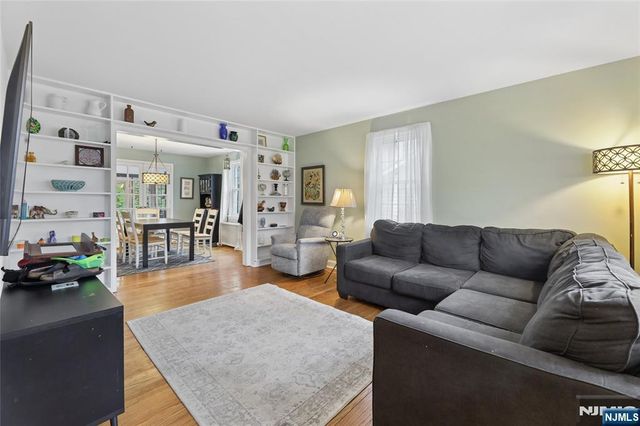 24 N Crest Drive, Cresskill, NJ 07626