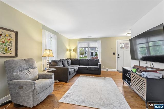 24 N Crest Drive, Cresskill, NJ 07626