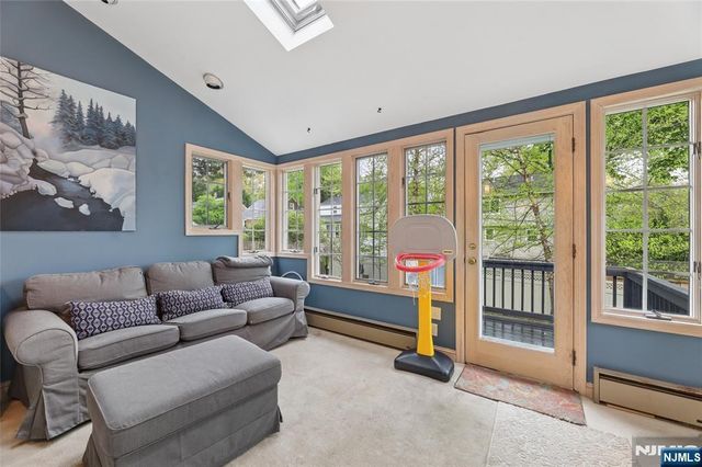 24 N Crest Drive, Cresskill, NJ 07626