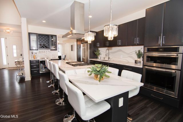 9 Sunflower Terrace, Clifton Park, NY 12065