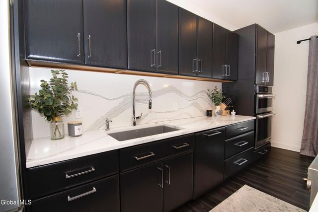 9 Sunflower Terrace, Clifton Park, NY 12065