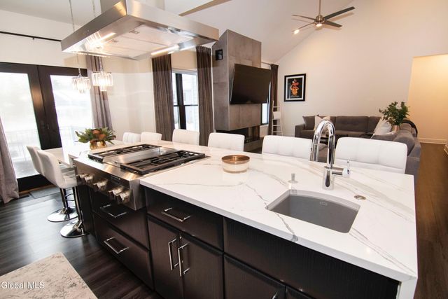 9 Sunflower Terrace, Clifton Park, NY 12065