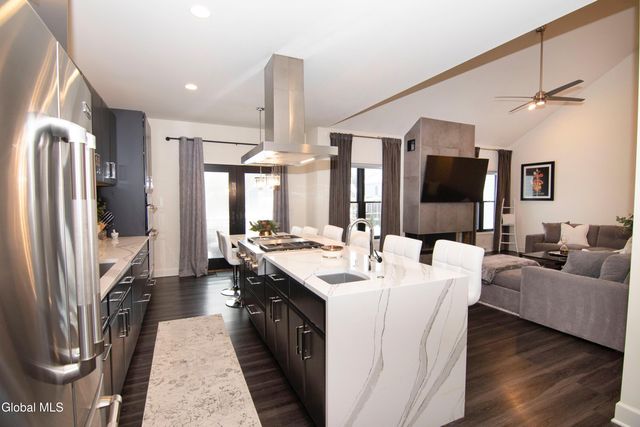 9 Sunflower Terrace, Clifton Park, NY 12065