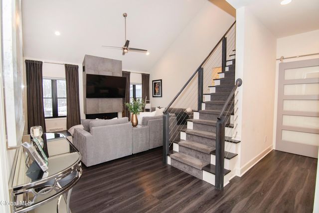 9 Sunflower Terrace, Clifton Park, NY 12065