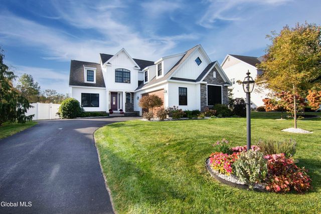 9 Sunflower Terrace, Clifton Park, NY 12065