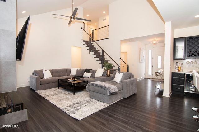 9 Sunflower Terrace, Clifton Park, NY 12065