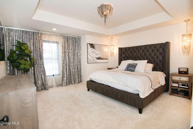 9 Sunflower Terrace, Clifton Park, NY 12065