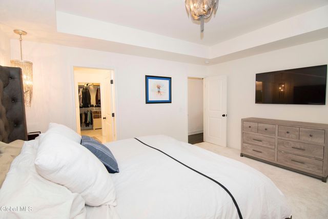 9 Sunflower Terrace, Clifton Park, NY 12065