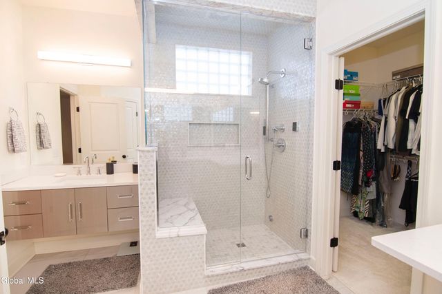 9 Sunflower Terrace, Clifton Park, NY 12065