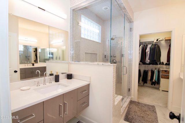 9 Sunflower Terrace, Clifton Park, NY 12065