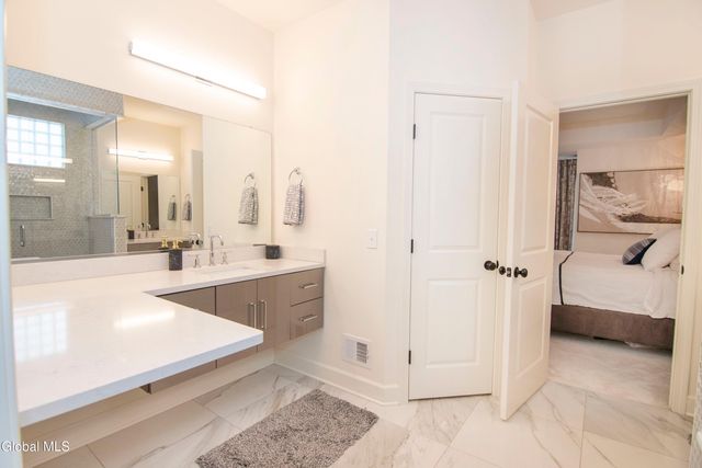 9 Sunflower Terrace, Clifton Park, NY 12065