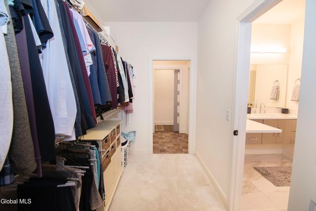 9 Sunflower Terrace, Clifton Park, NY 12065