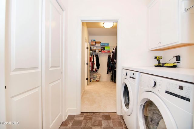 9 Sunflower Terrace, Clifton Park, NY 12065