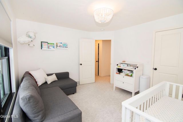 9 Sunflower Terrace, Clifton Park, NY 12065