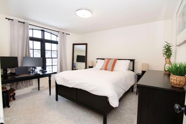 9 Sunflower Terrace, Clifton Park, NY 12065