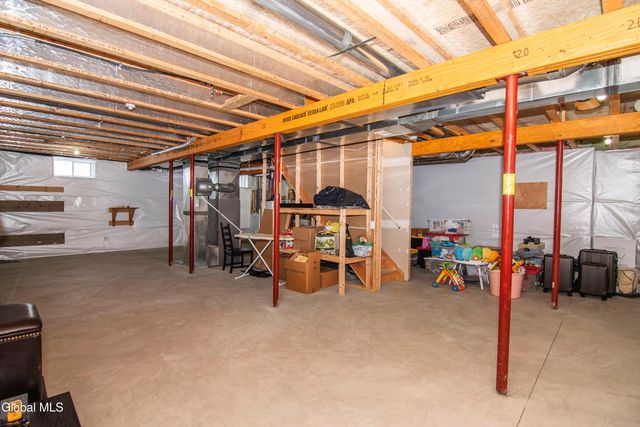 9 Sunflower Terrace, Clifton Park, NY 12065