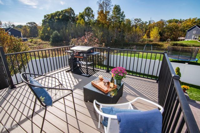 9 Sunflower Terrace, Clifton Park, NY 12065