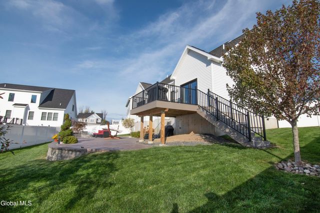 9 Sunflower Terrace, Clifton Park, NY 12065