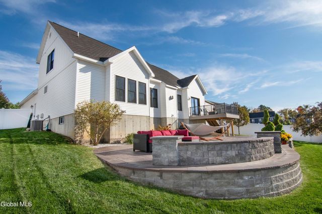 9 Sunflower Terrace, Clifton Park, NY 12065