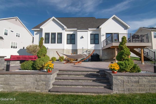 9 Sunflower Terrace, Clifton Park, NY 12065